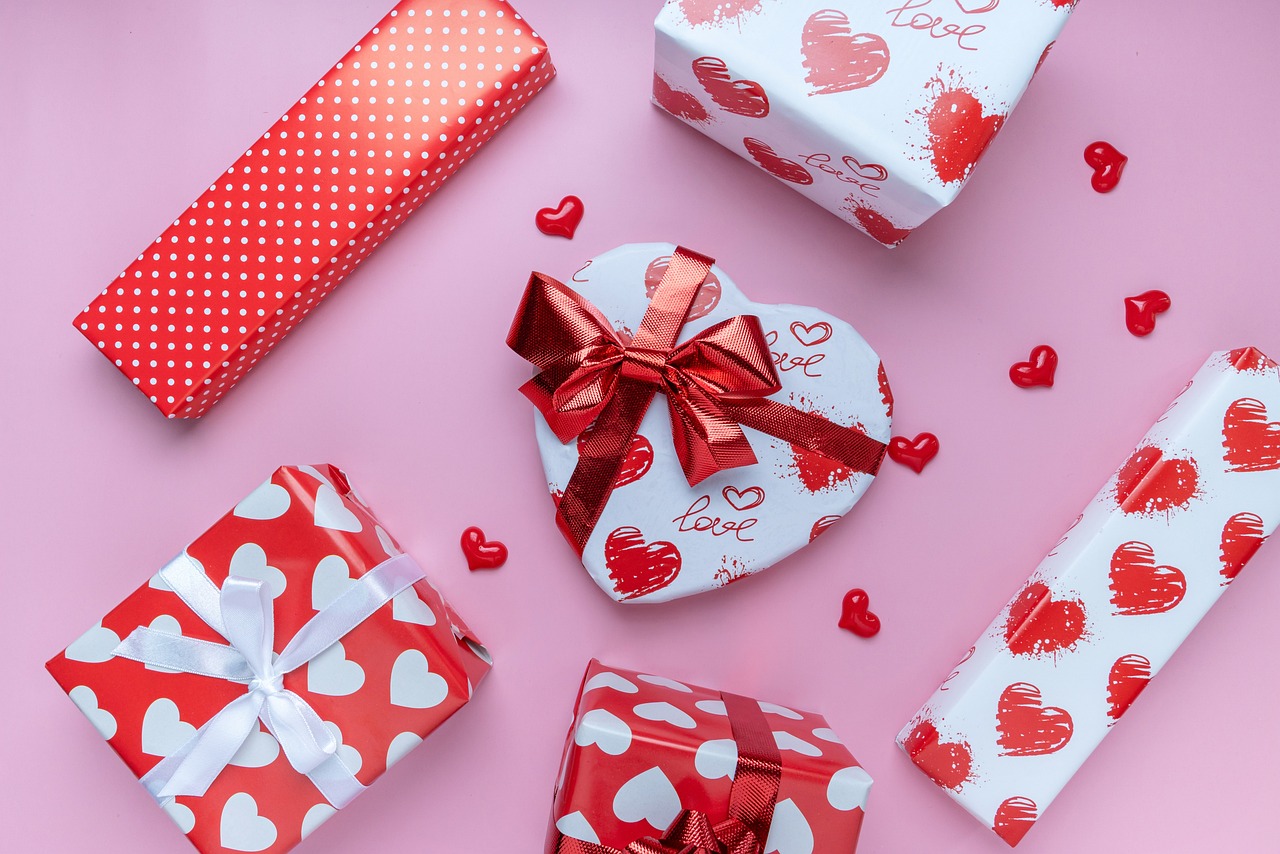 Valentine's Day Pillows: Create a Cozy, Heartwarming Atmosphere This Valentine's Day!